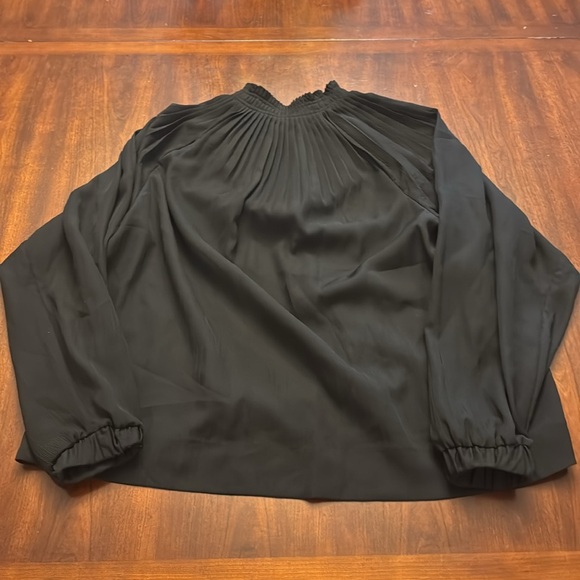 Marie Oliver Arden Black Gold Button Key Hole Blouse - Picture 7 of 12